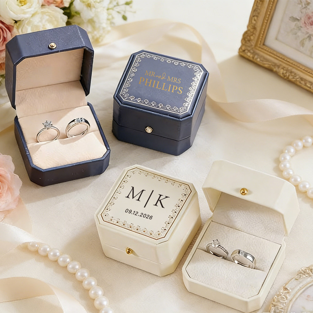 Personalized Faux Leather Ring - Velvet Jewelry Box recension och pris