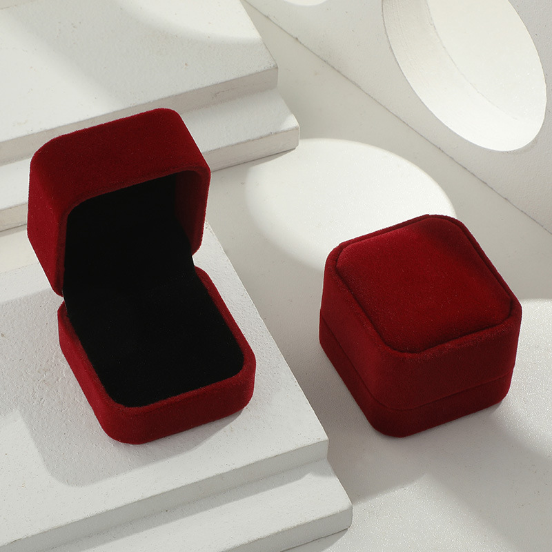 Square Red Engagement Velvet E - Velvet Jewelry Box recension och pris